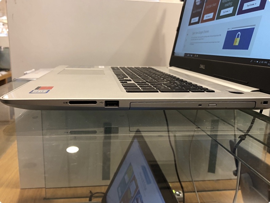 Inspiron17-5000 right side