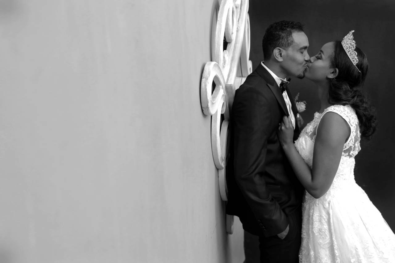 Wedding Photography Couple Kissing